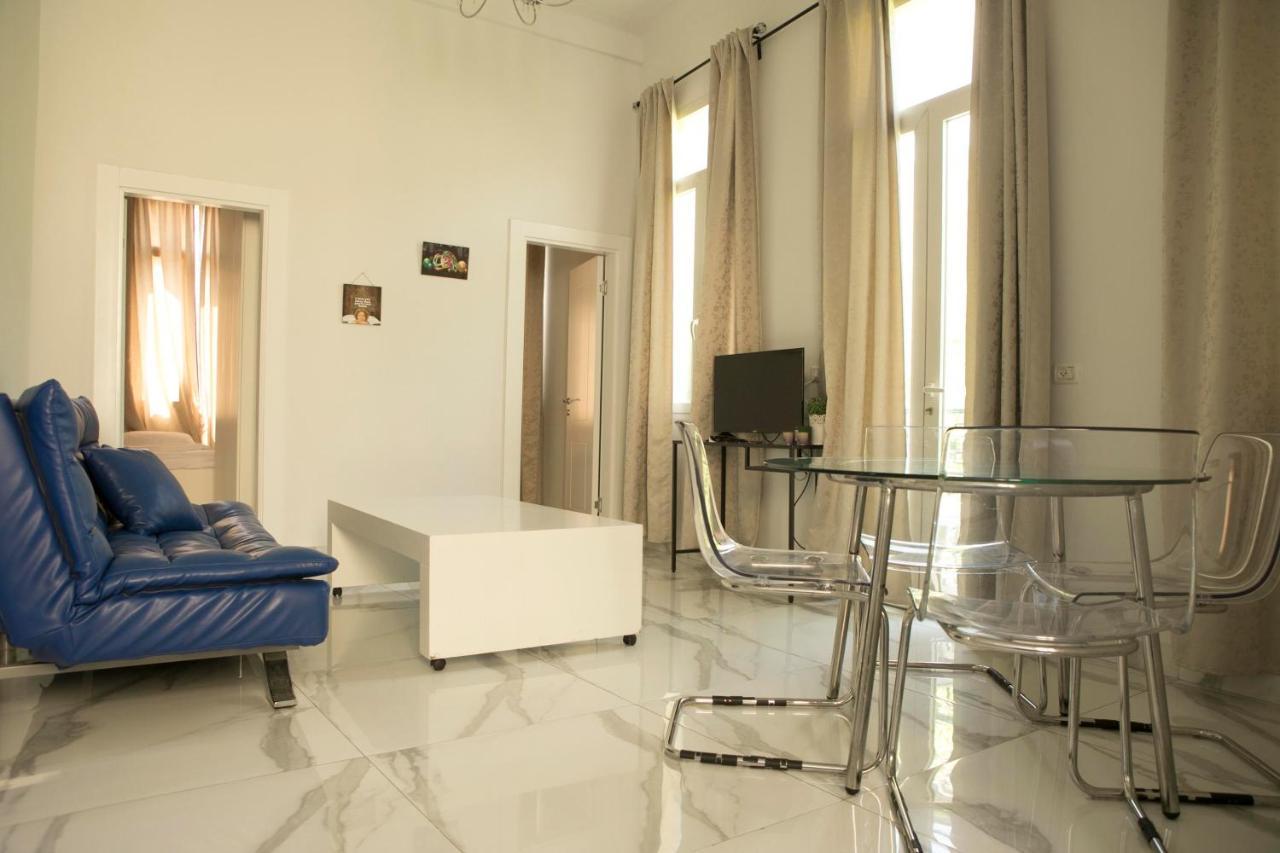 Bauhaus Stylish Apartments - By Bookiz Tel Aviv Eksteriør bilde
